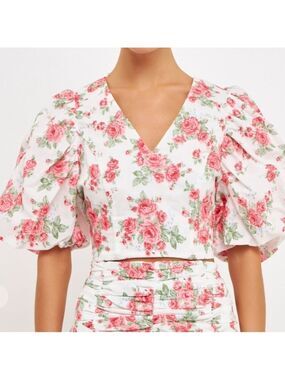 Endless Rose Revolve Floral Linen Puff Sleeve Cropped V-Neck Top Blouse